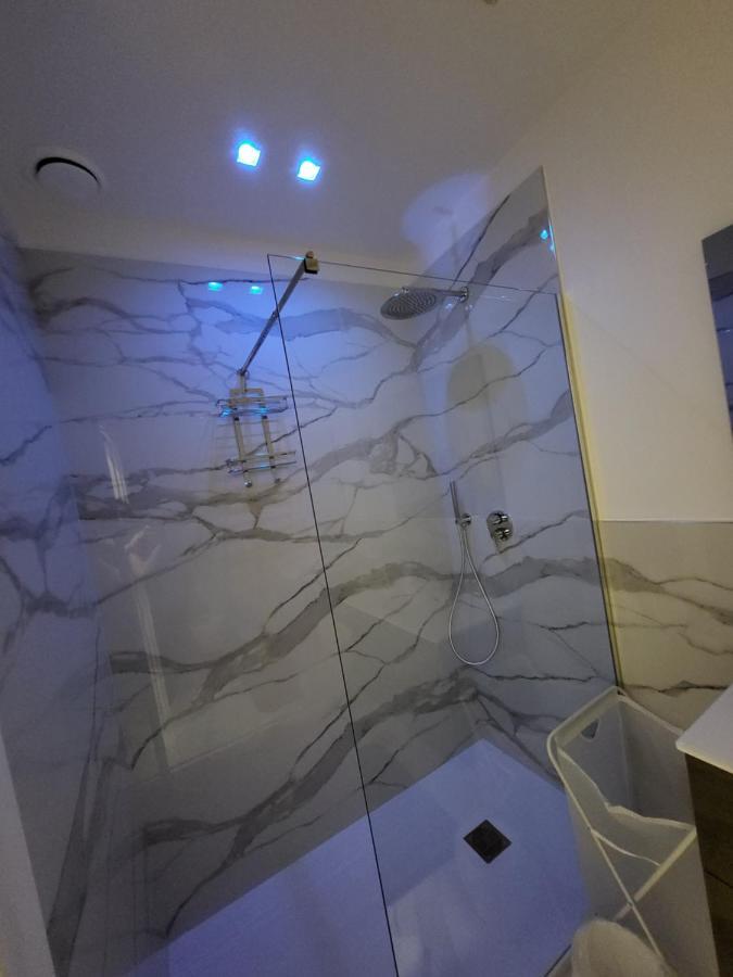Casa Vacanze Manthy Posizione Centrale Bari Exteriör bild