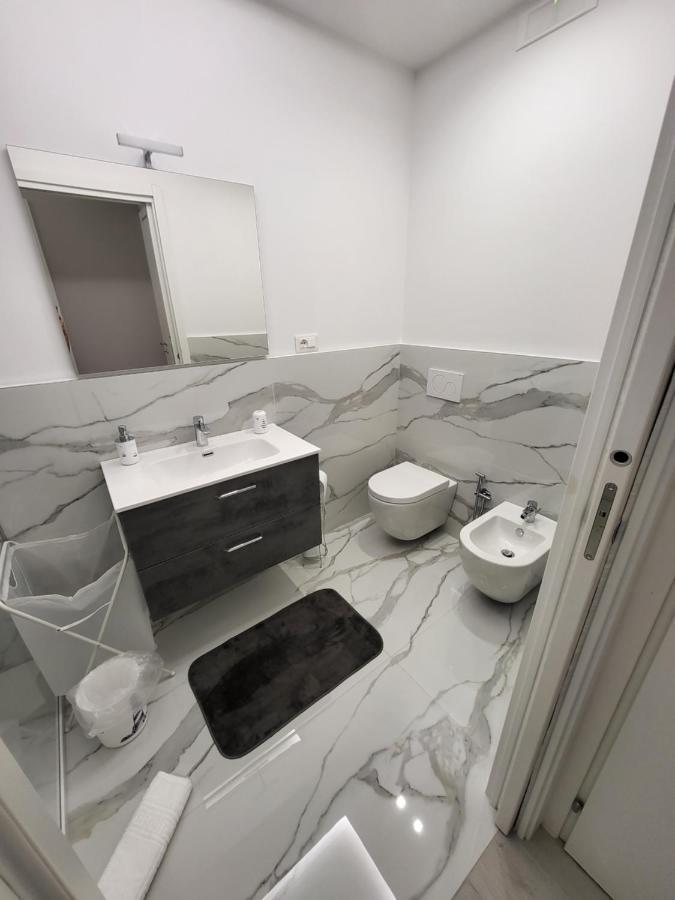 Casa Vacanze Manthy Posizione Centrale Bari Exteriör bild