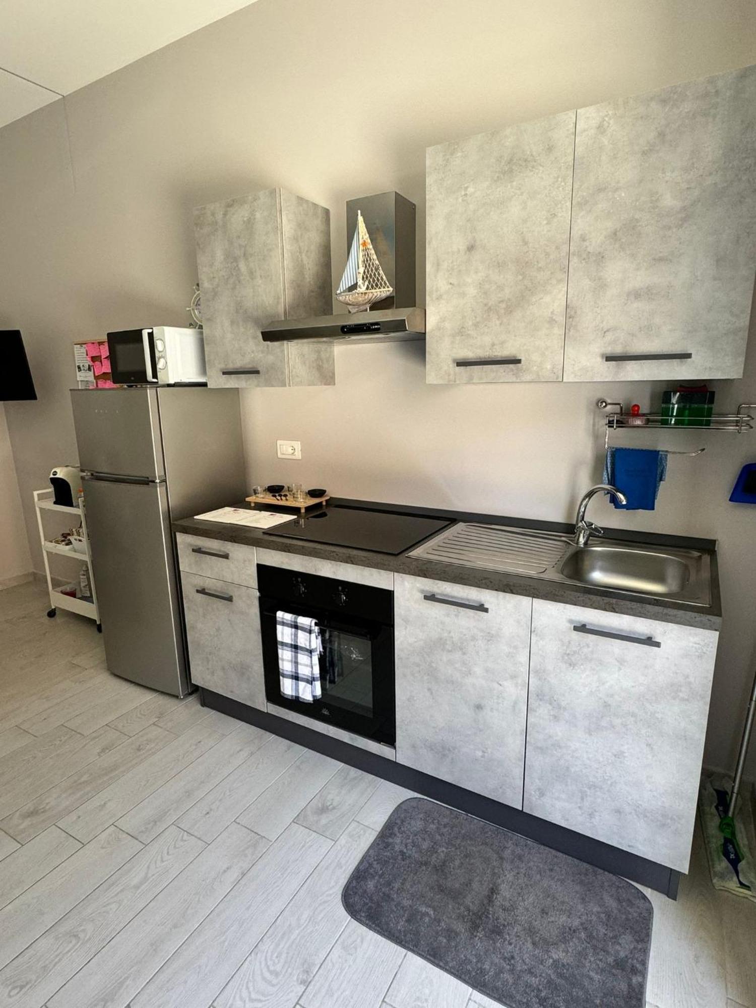 Casa Vacanze Manthy Posizione Centrale Bari Exteriör bild