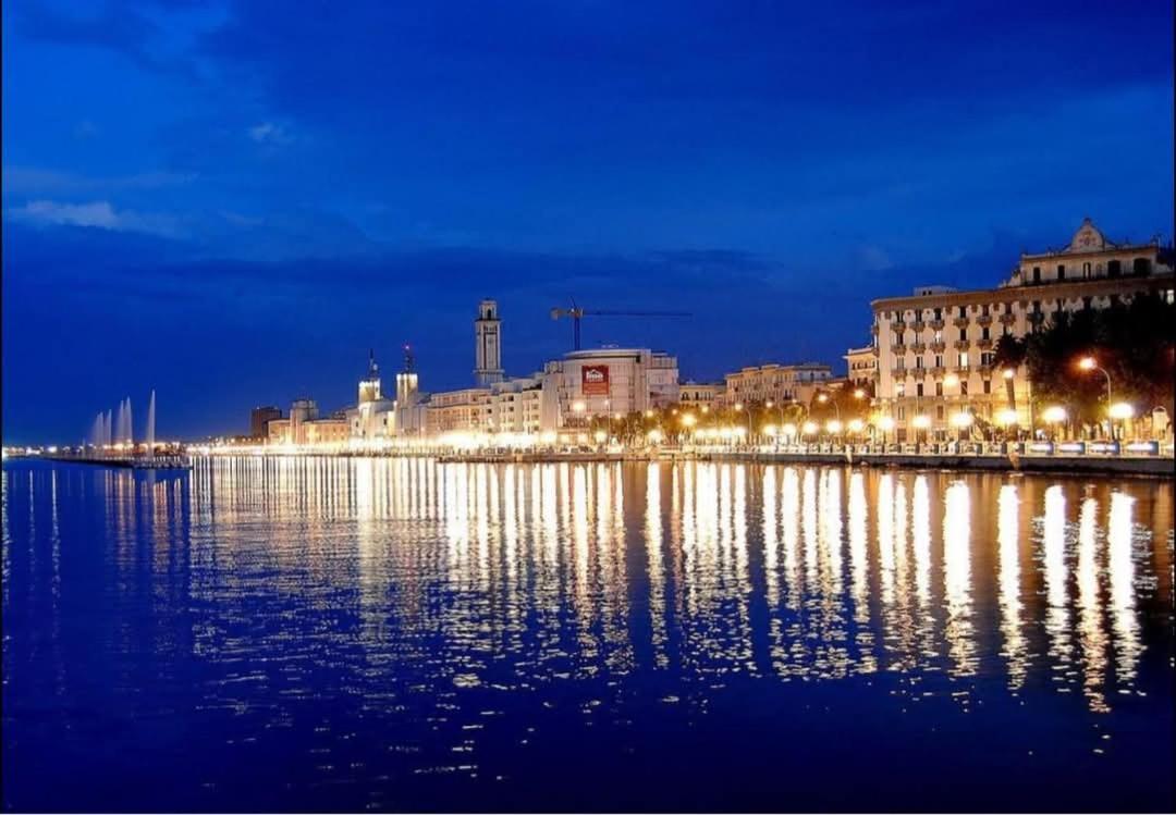 Casa Vacanze Manthy Posizione Centrale Bari Exteriör bild