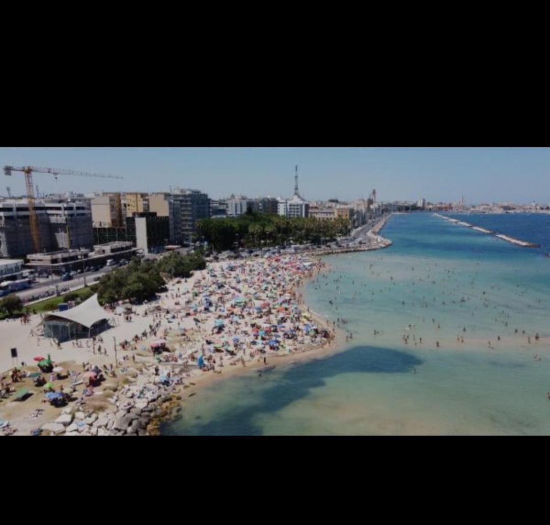 Casa Vacanze Manthy Posizione Centrale Bari Exteriör bild